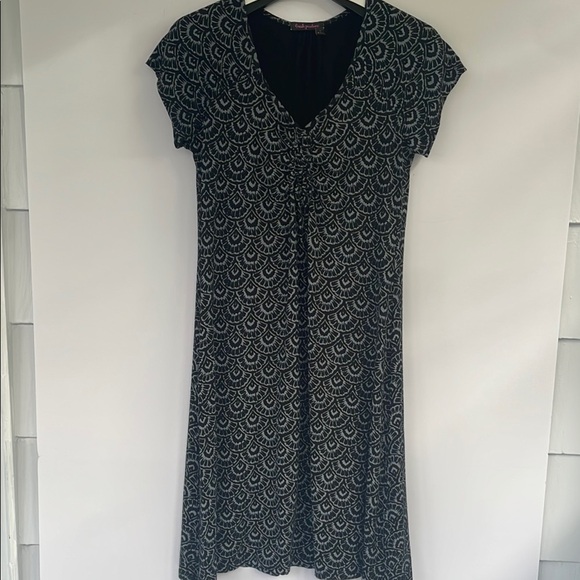Fresh Produce Black and Grey Ruffled Front V-Neck Short Sleeve Dress Small - Picture 3 of 17